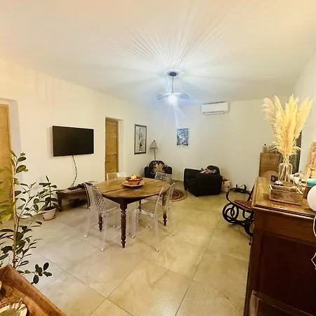 Vakantiehuis Belle Maison De Village Renovee A Cateri