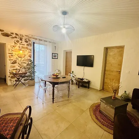 Vakantiehuis Belle Maison De Village Renovee A Cateri