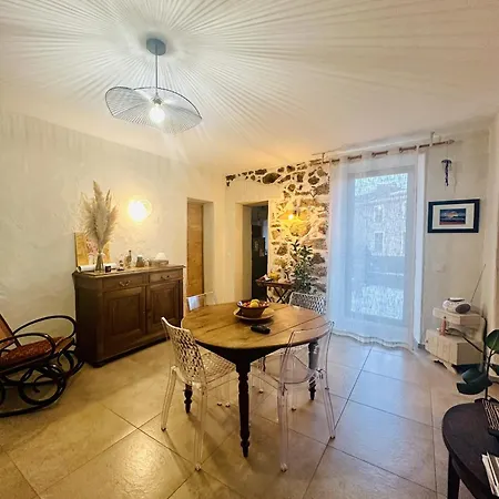 Belle Maison De Village Renovee A Nyaraló